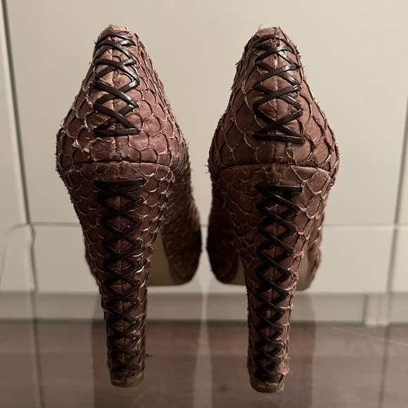 Authentic House of Harlow 1960 python embossed leather heels - Picture 2 of 7